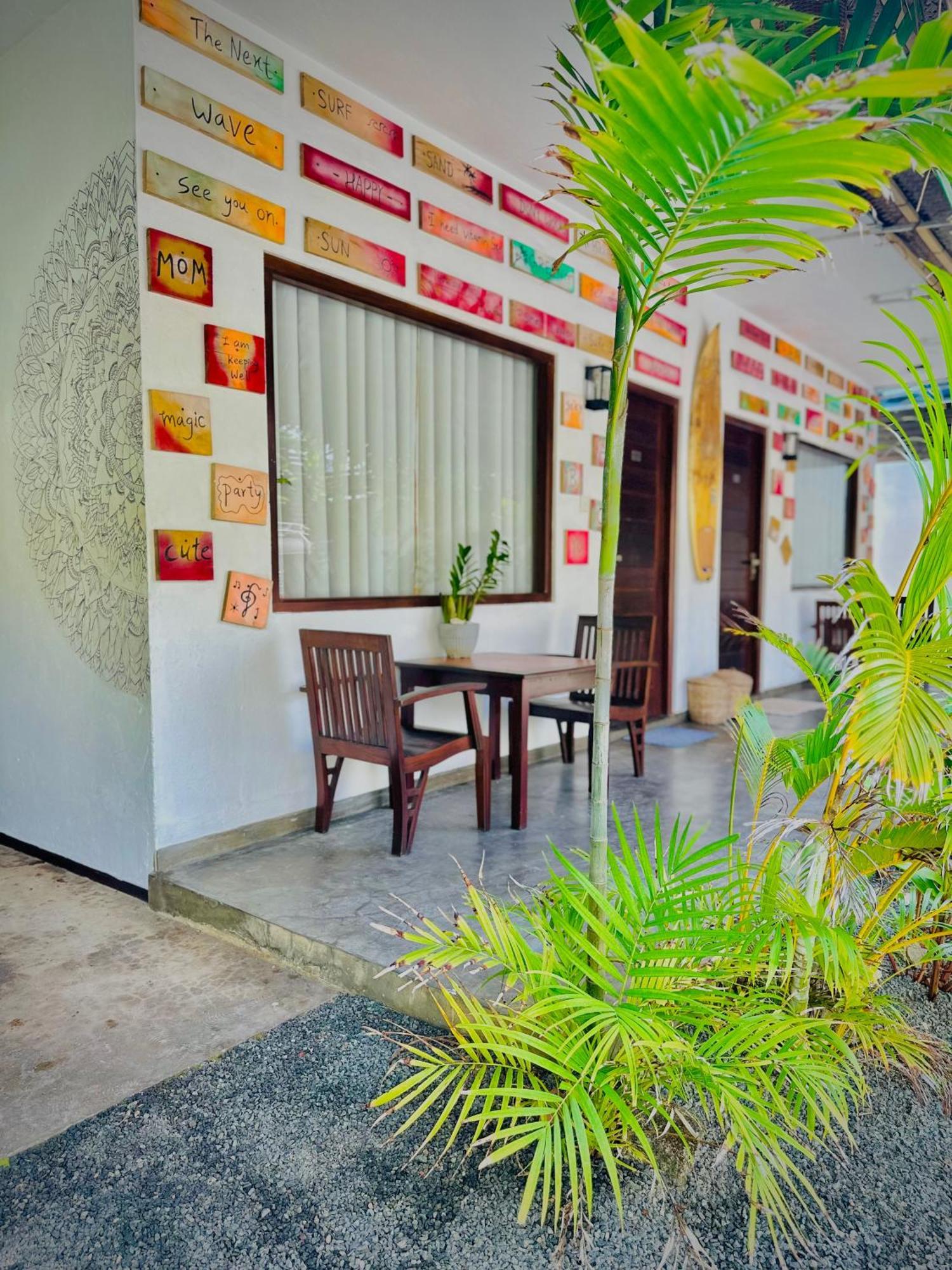 Cozy Sea View Inn Хиккадува Экстерьер фото