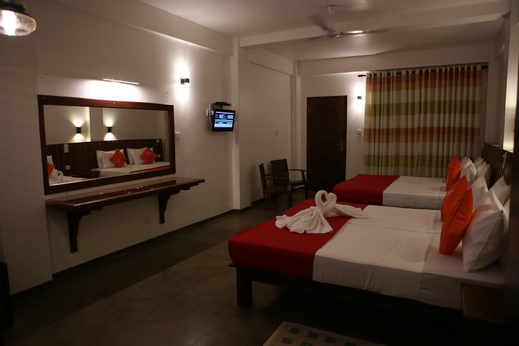 Cozy Sea View Inn Хиккадува Экстерьер фото