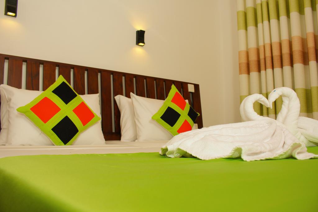 Cozy Sea View Inn Хиккадува Экстерьер фото