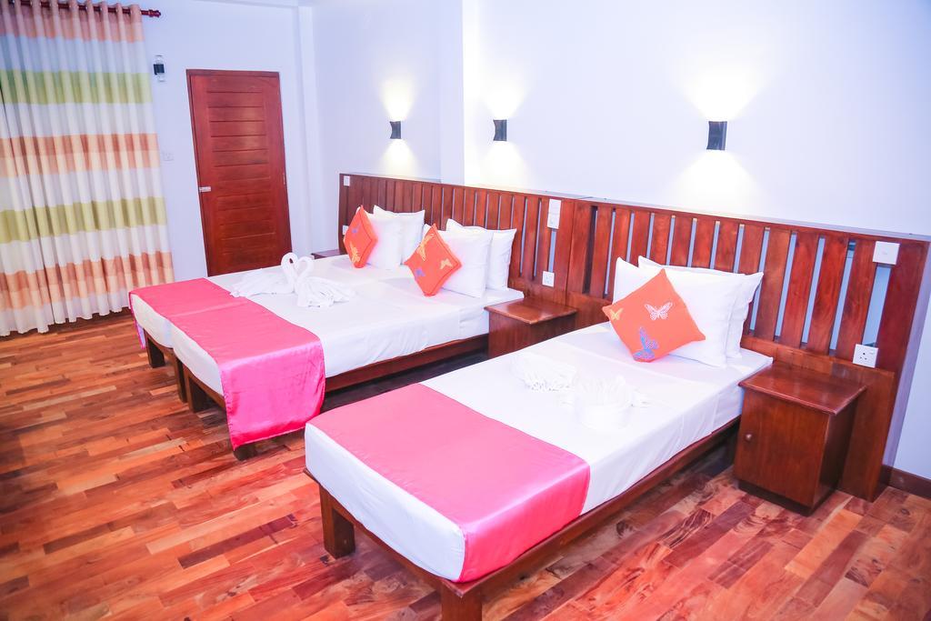 Cozy Sea View Inn Хиккадува Экстерьер фото